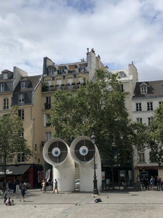 Paris : 1 km à pied, ça use, ça use…