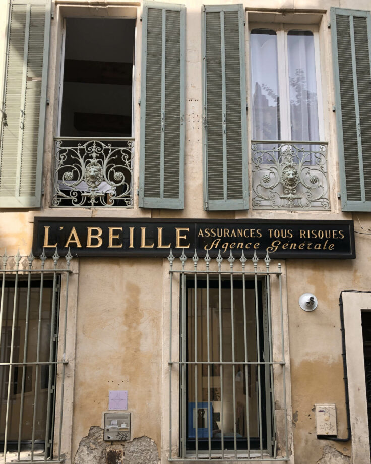 façade arles centre ville