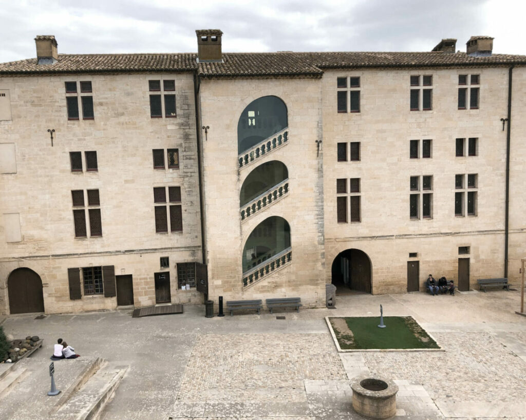dans les remparts